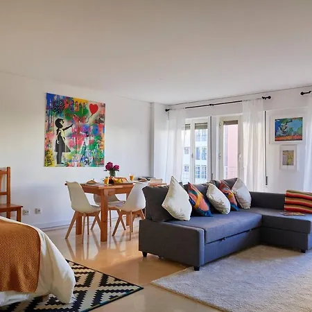 Cosy And Modern With Garage And Swimming Pool * Lisboa