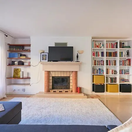 Cosy And Modern With Garage And Swimming Pool リスボン