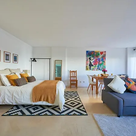Cosy And Modern With Garage And Swimming Pool リスボン
