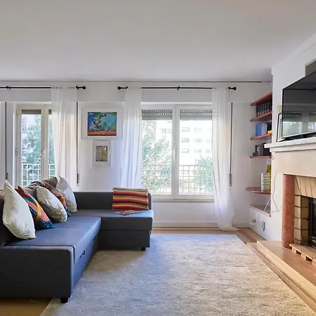 Cosy And Modern With Garage And Swimming Pool Lisboa