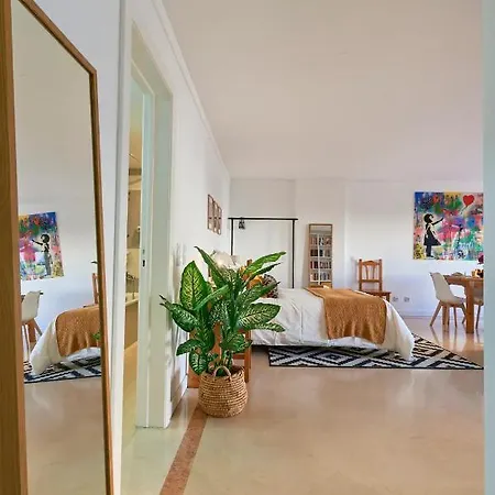 Cosy And Modern With Garage And Swimming Pool Daire