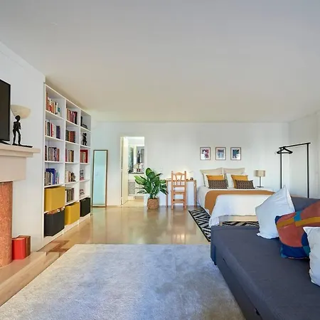 Cosy And Modern With Garage And Swimming Pool Lisboa
