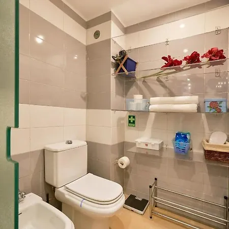 Apartman Cosy And Modern With Garage And Swimming Pool